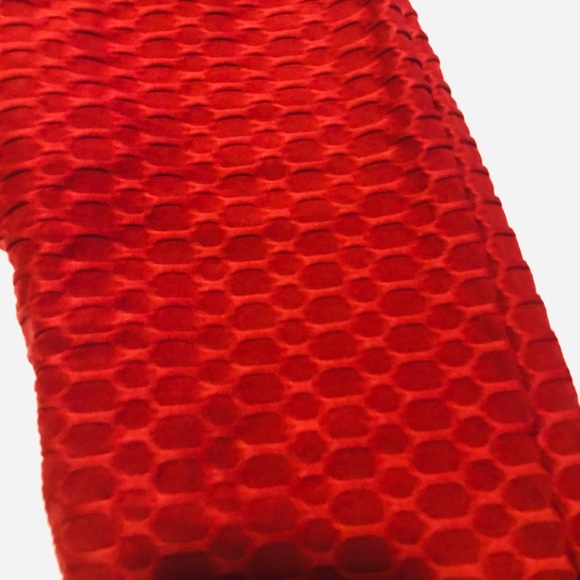 Red Scrunch Booty Workout Leggings - Picture 4 of 4